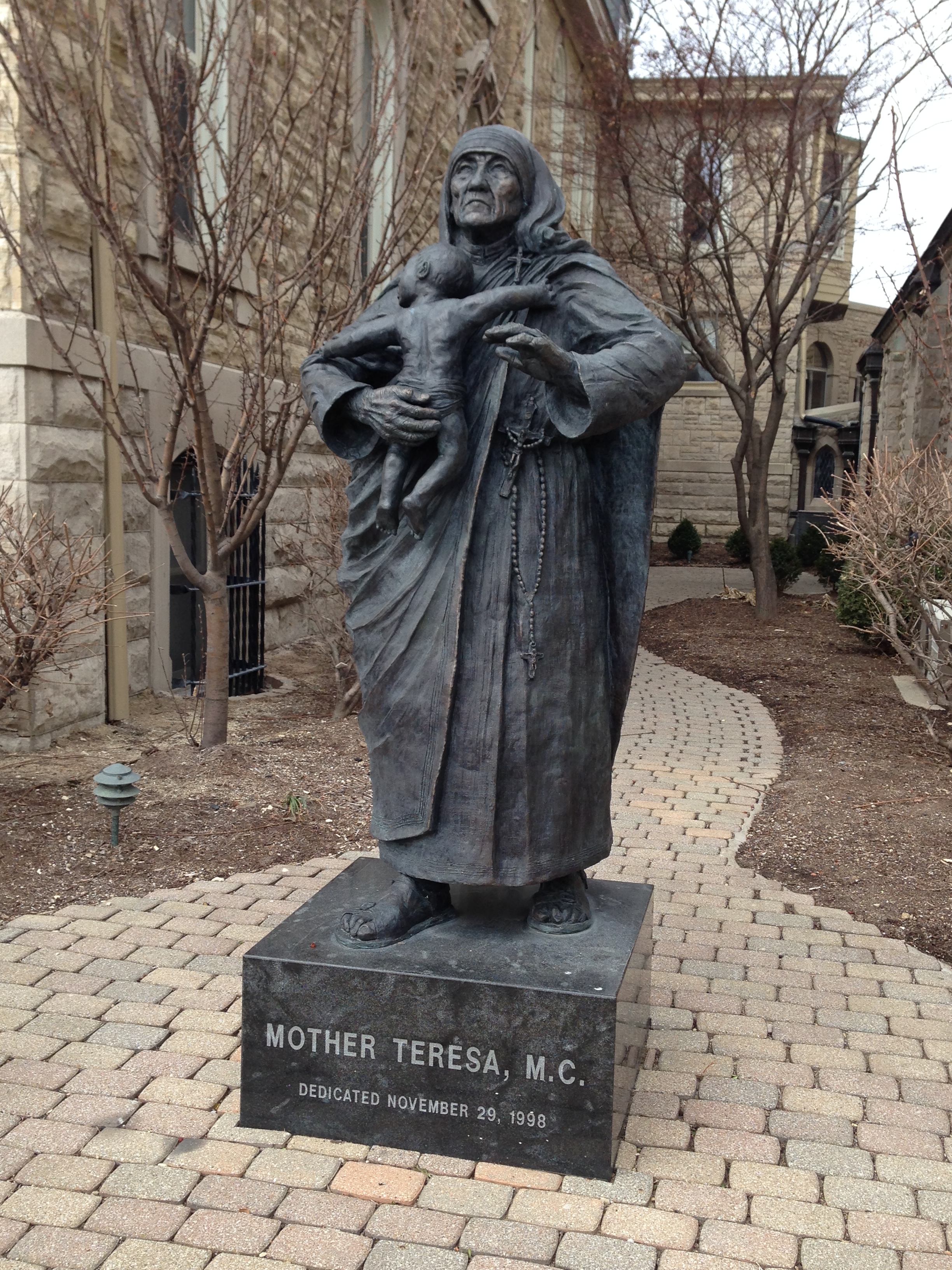 statue of Mother Teresa 