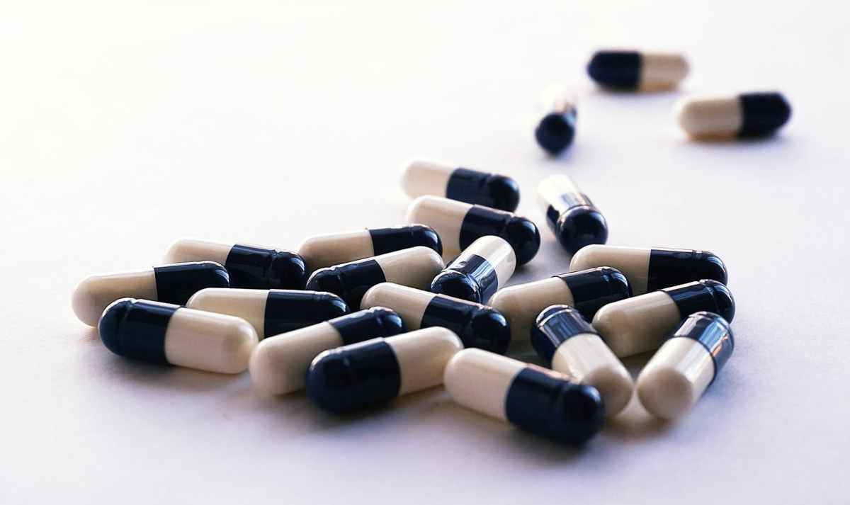 white and black medicine capsules